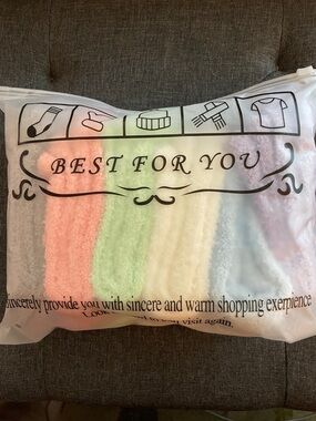 6-Pack Pastel Plush Grip Socks Multiple Colors, NEW. Women’s size fits 6-10.